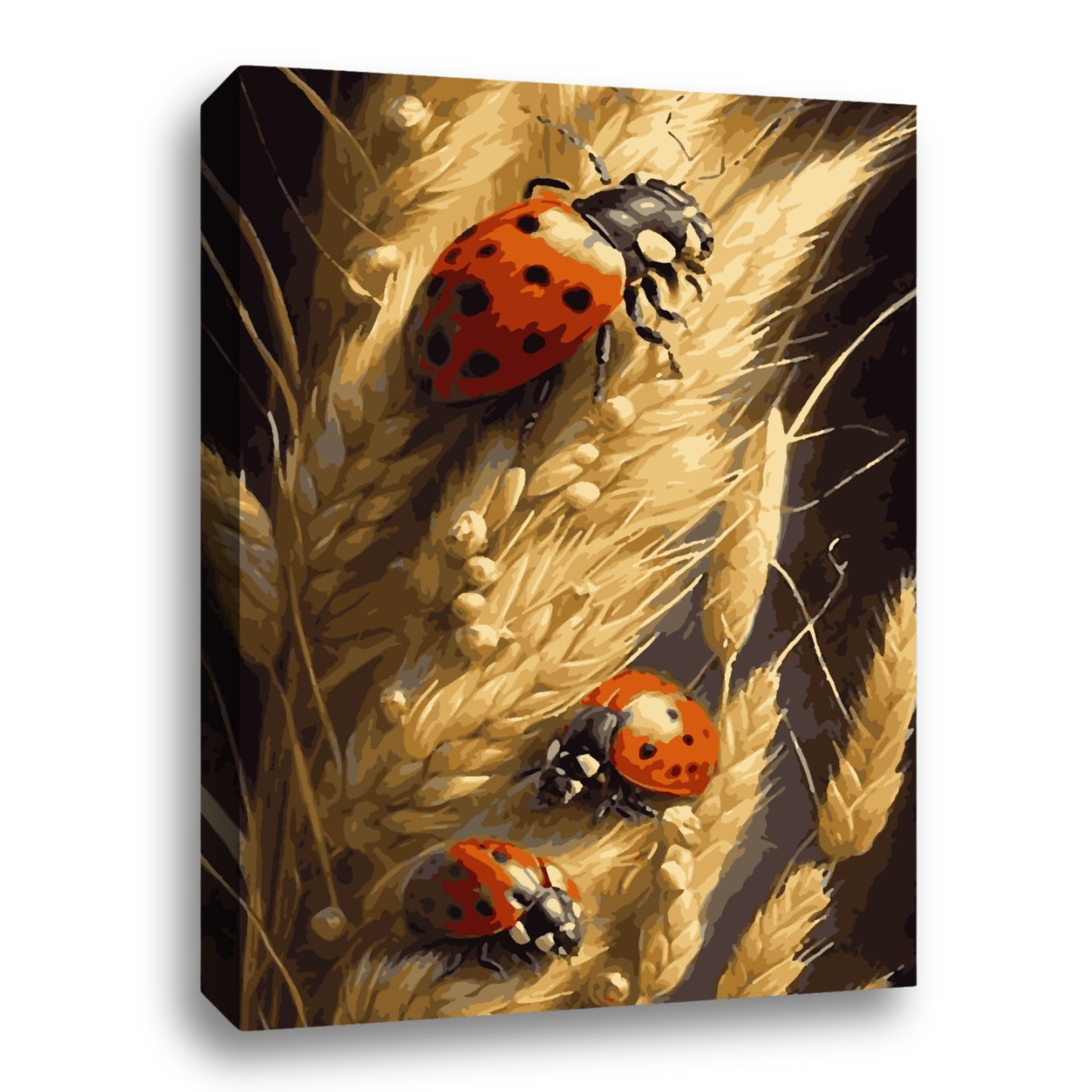 Trois coccinelles rouges avec des points noirs se reposent sur des épis de blé dorés, créant un contraste visuel saisissant entre les couleurs vives et chaudes