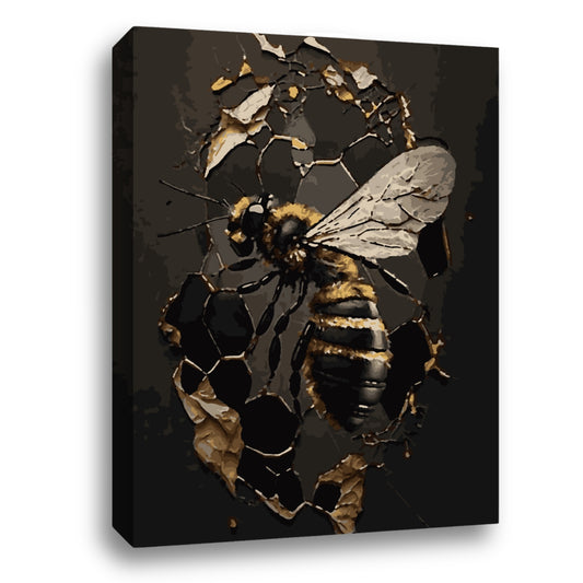 Peinture représentant une abeille posée sur une structure de nid d’abeilles partiellement abîmée. L’abeille est détaillée avec des ailes translucides et un corps rayé noir et jaune, contrastant avec les alvéoles dorées et foncées en arrière-plan.
