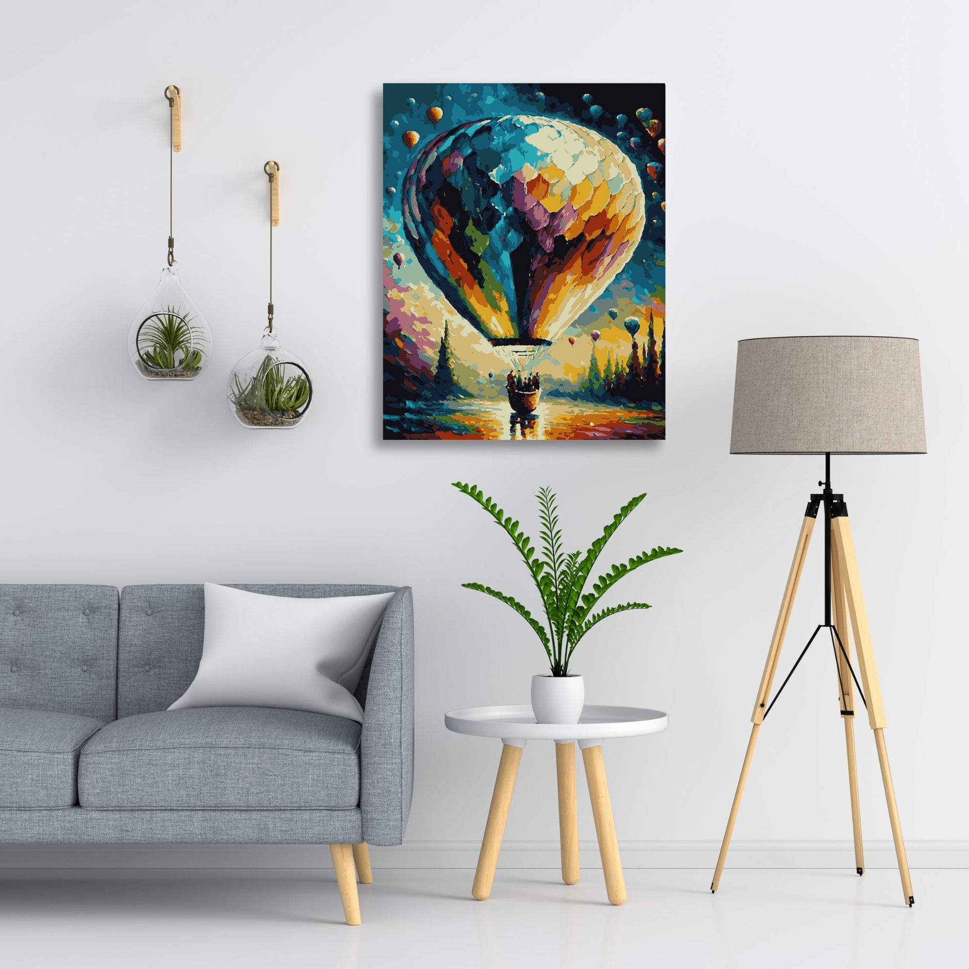 Ce tableau de montgolfière colorée au crépuscule apporte une touche d’aventure et de chaleur dans un salon moderne. Les plantes et la décoration minimaliste renforcent l’ambiance sereine et élégante de l’espace.